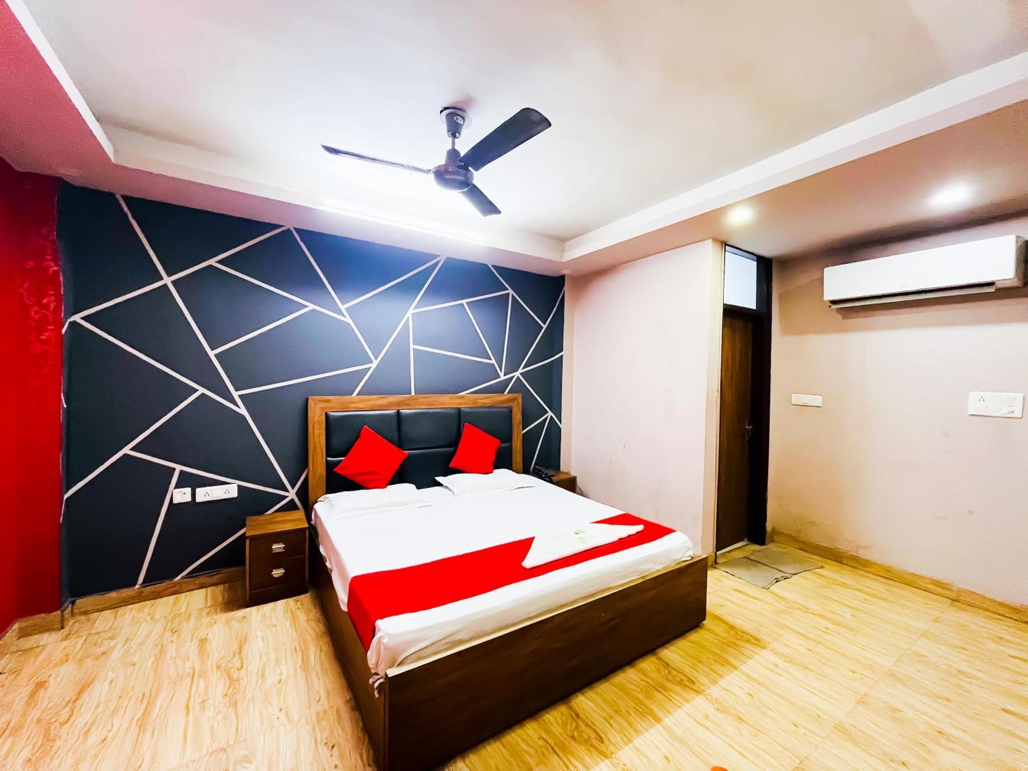Dream In - Hazrat Nizamuddin Station * New Delhi