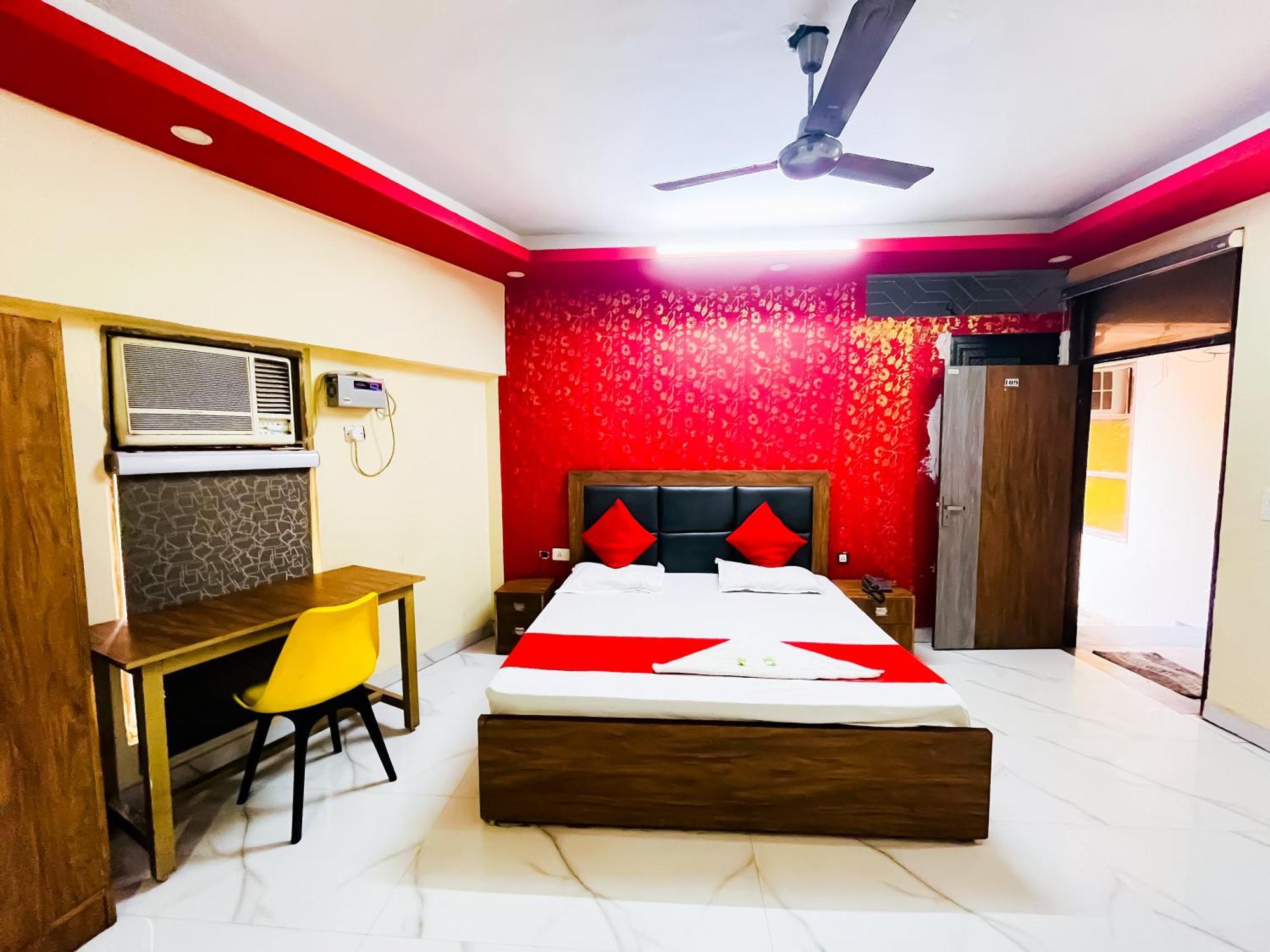 Dream In - Hazrat Nizamuddin Station * New Delhi