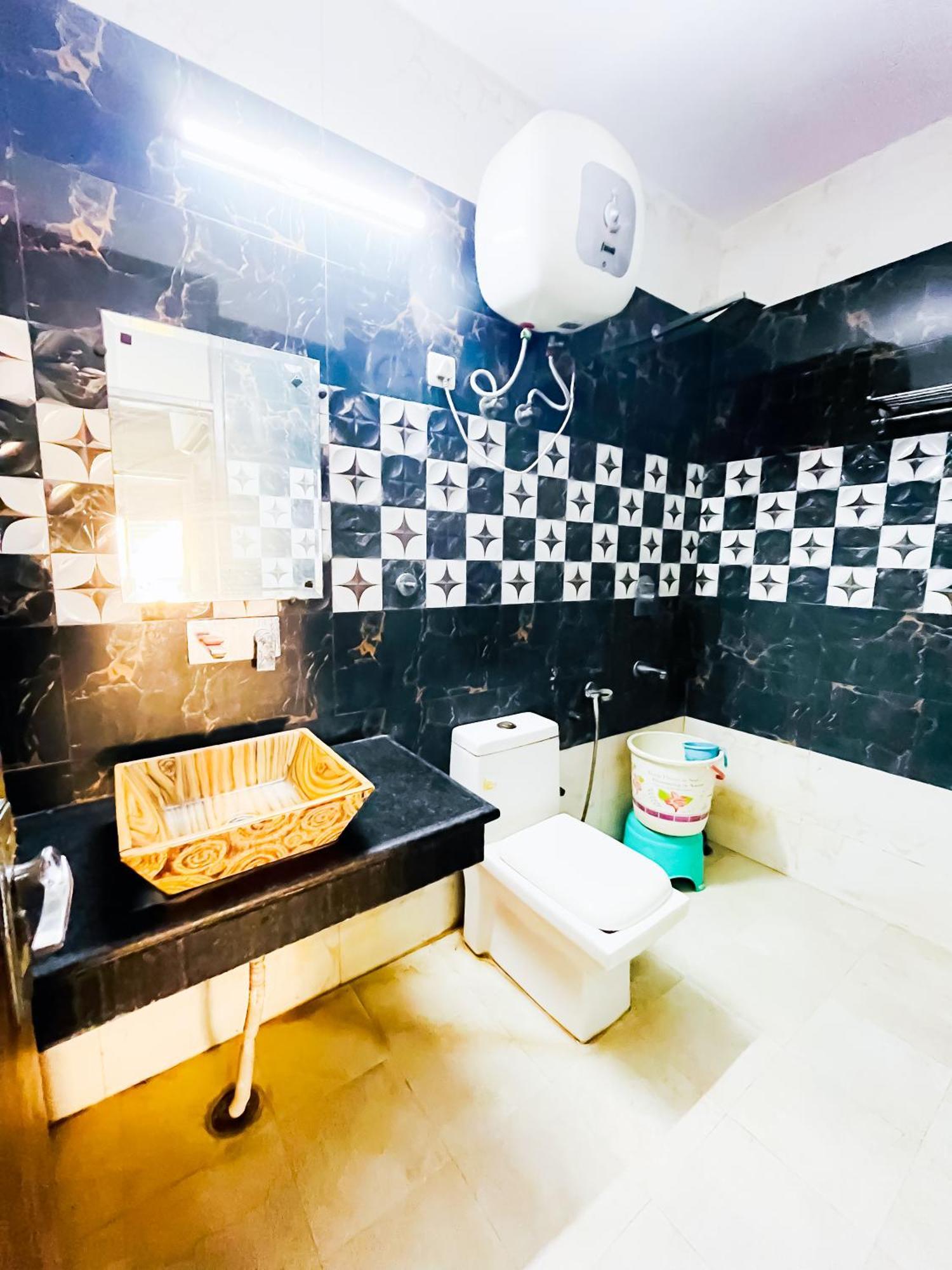 Dream In - Hazrat Nizamuddin Station Couette-café